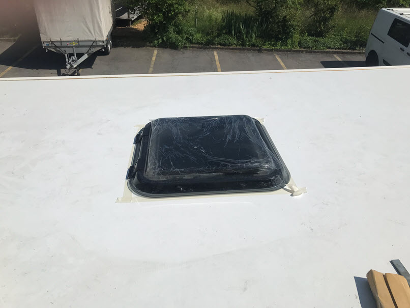 Weitere Löcher - Dach-Fenster