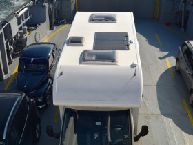 hier mit 2x120Wp Solar auf dem Dach